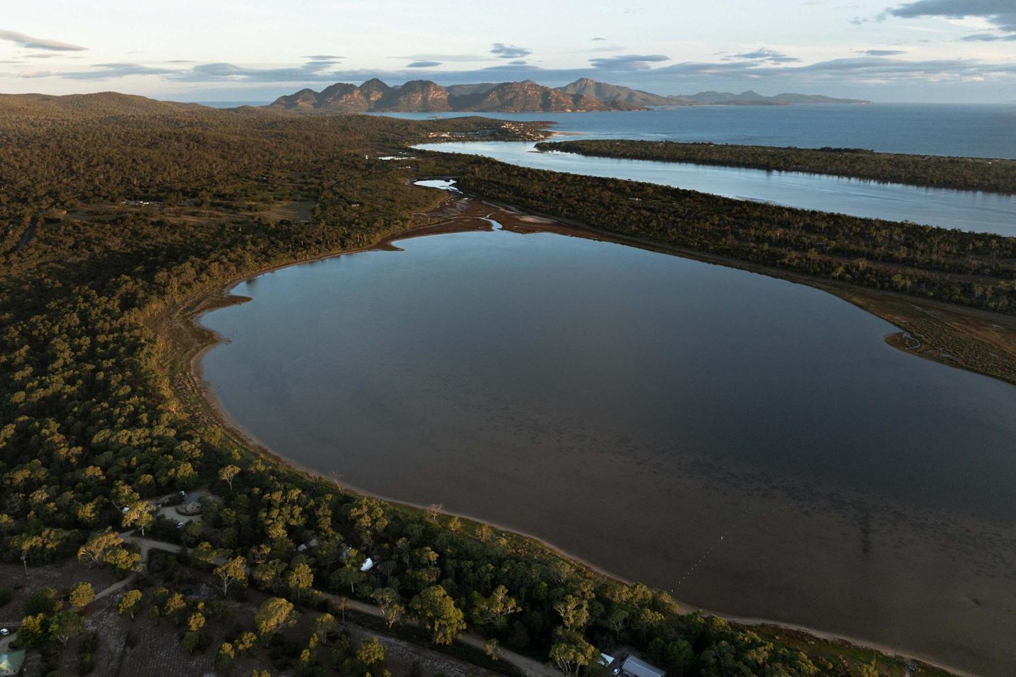 Отель Numie - Freycinet Peninsula - Glamping - Heated - Waterfront Коулс-Бей Экстерьер фото