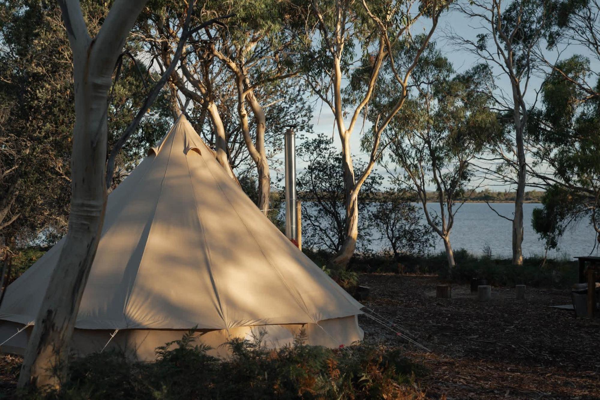 Отель Numie - Freycinet Peninsula - Glamping - Heated - Waterfront Коулс-Бей Экстерьер фото