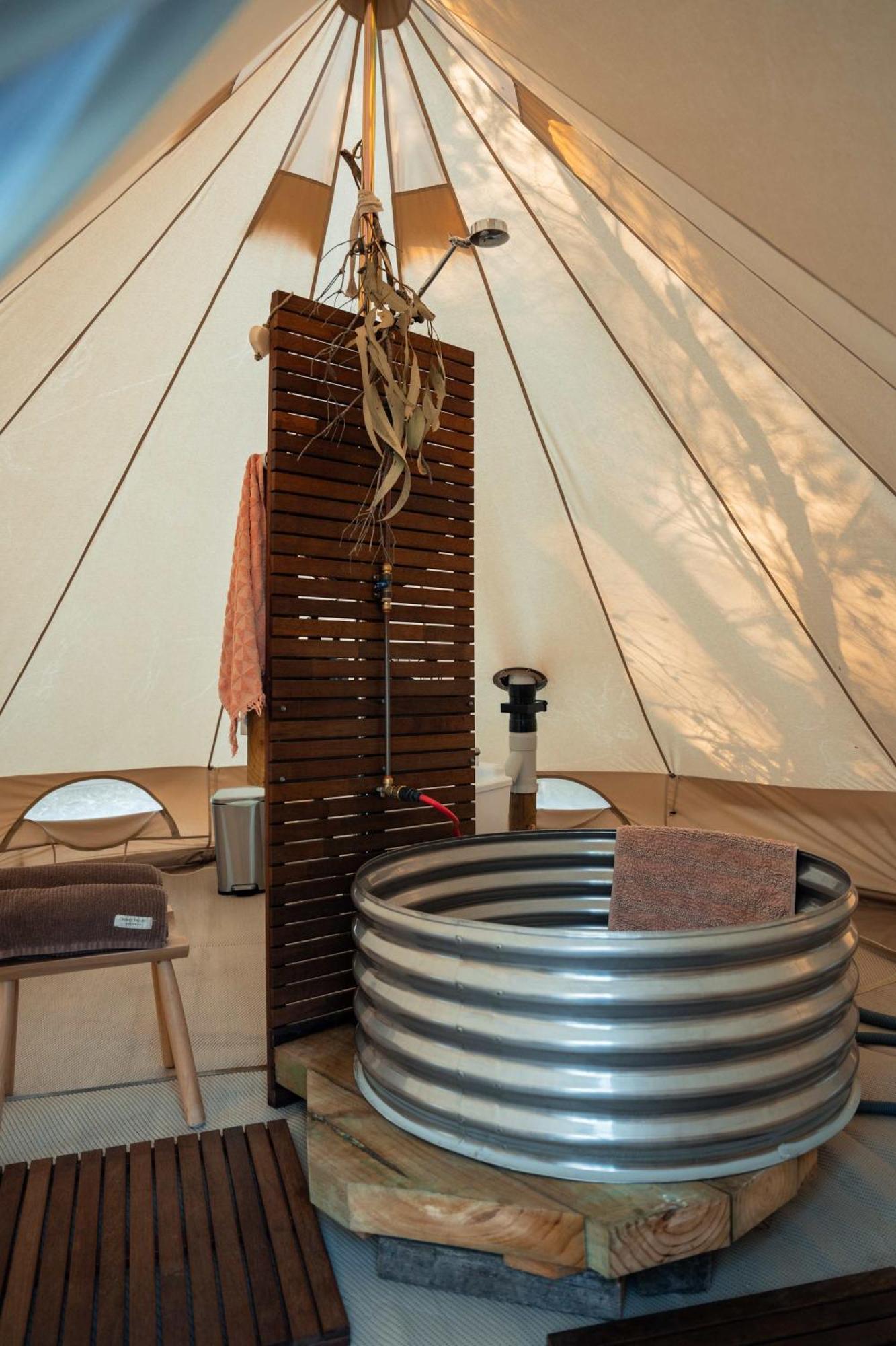 Отель Numie - Freycinet Peninsula - Glamping - Heated - Waterfront Коулс-Бей Экстерьер фото