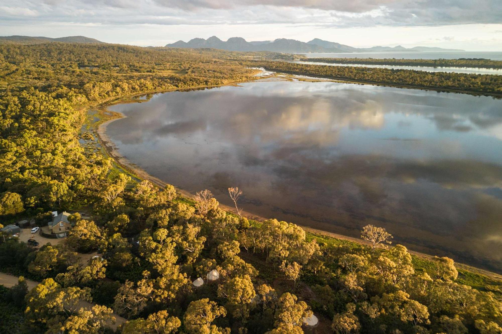 Отель Numie - Freycinet Peninsula - Glamping - Heated - Waterfront Коулс-Бей Экстерьер фото